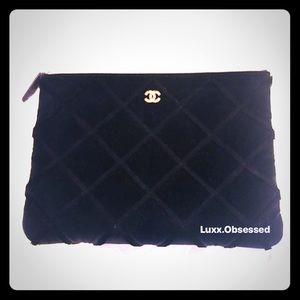 ❌SOLD❌ Pre-❤️ CHANEL black velvet O-case with GHW.